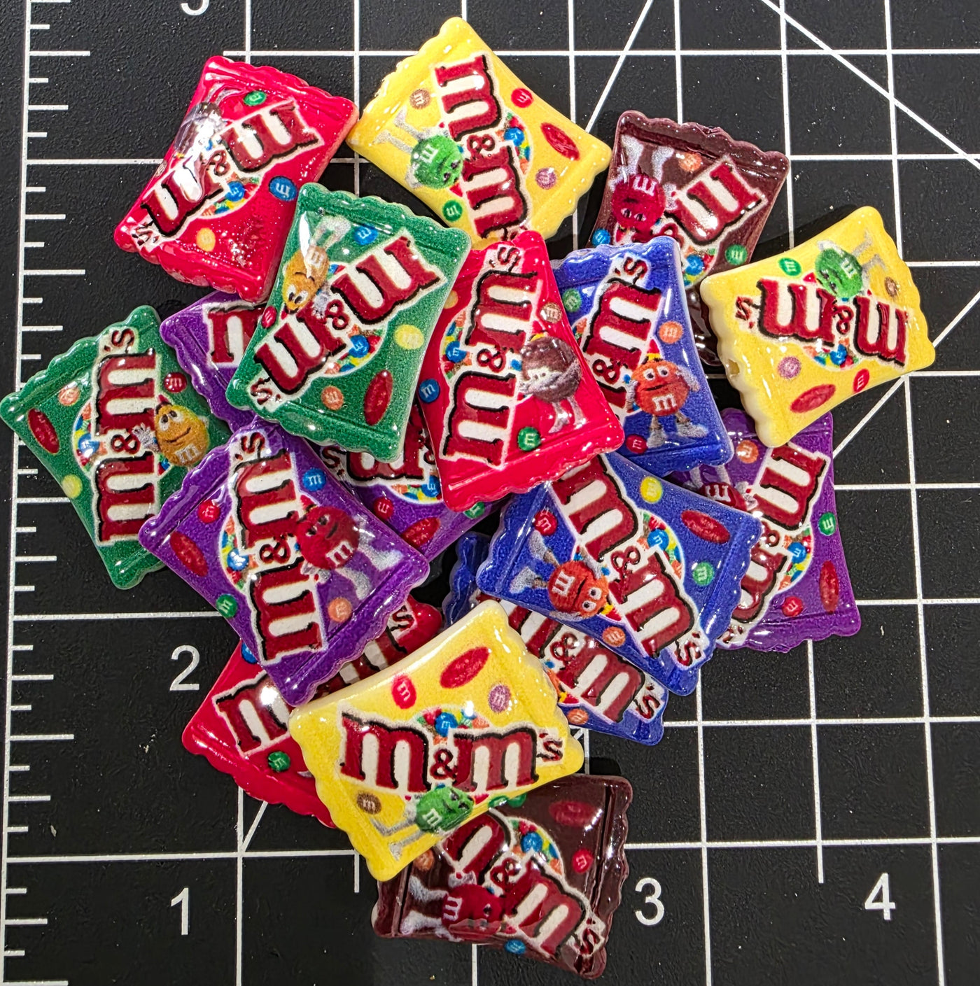 M&M Acrylic Bead Mix- 5pcs